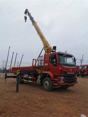 柳汽乘龍M3單橋8噸徐工隨車吊 高效多能的物流搬運(yùn)解決方案