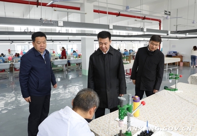 郭青到漢濱區(qū)茨溝鎮(zhèn)暗訪調(diào)研 鞏固拓展脫貧攻堅(jiān)成果同鄉(xiāng)村振興有效銜接，助力玩具銷售產(chǎn)業(yè)升級